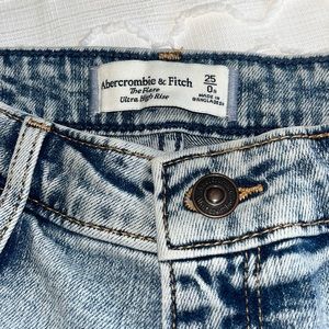 size 25/0R Abercrombie & Fitch The Flare Ultra High Rise Lightwash Jeans